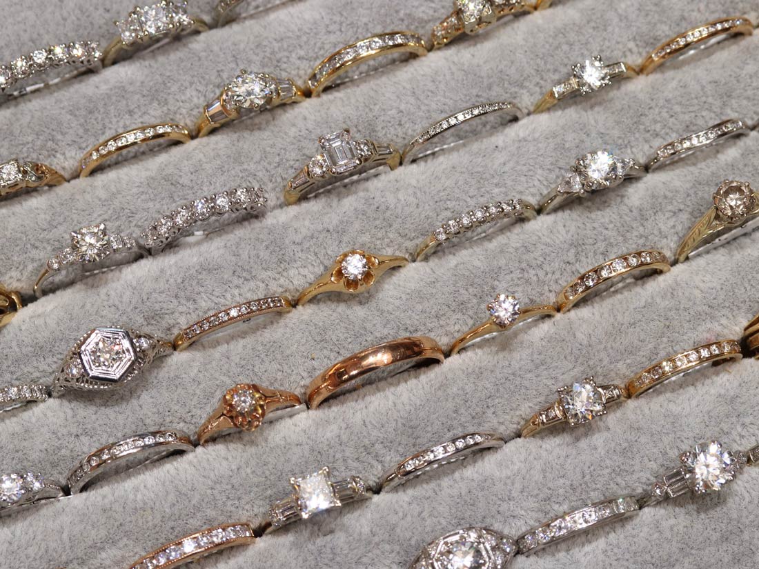 Amazon.com: Vintage Moonstone Engagement Ring | Rose Gold Vintage Ring |  Milgrain Vine Vintage 2pcs Set | Rose Gold Set Antique Art Deco Oval  Moonstone | Wedding Ring | CZ Diamond Ring : Handmade Products