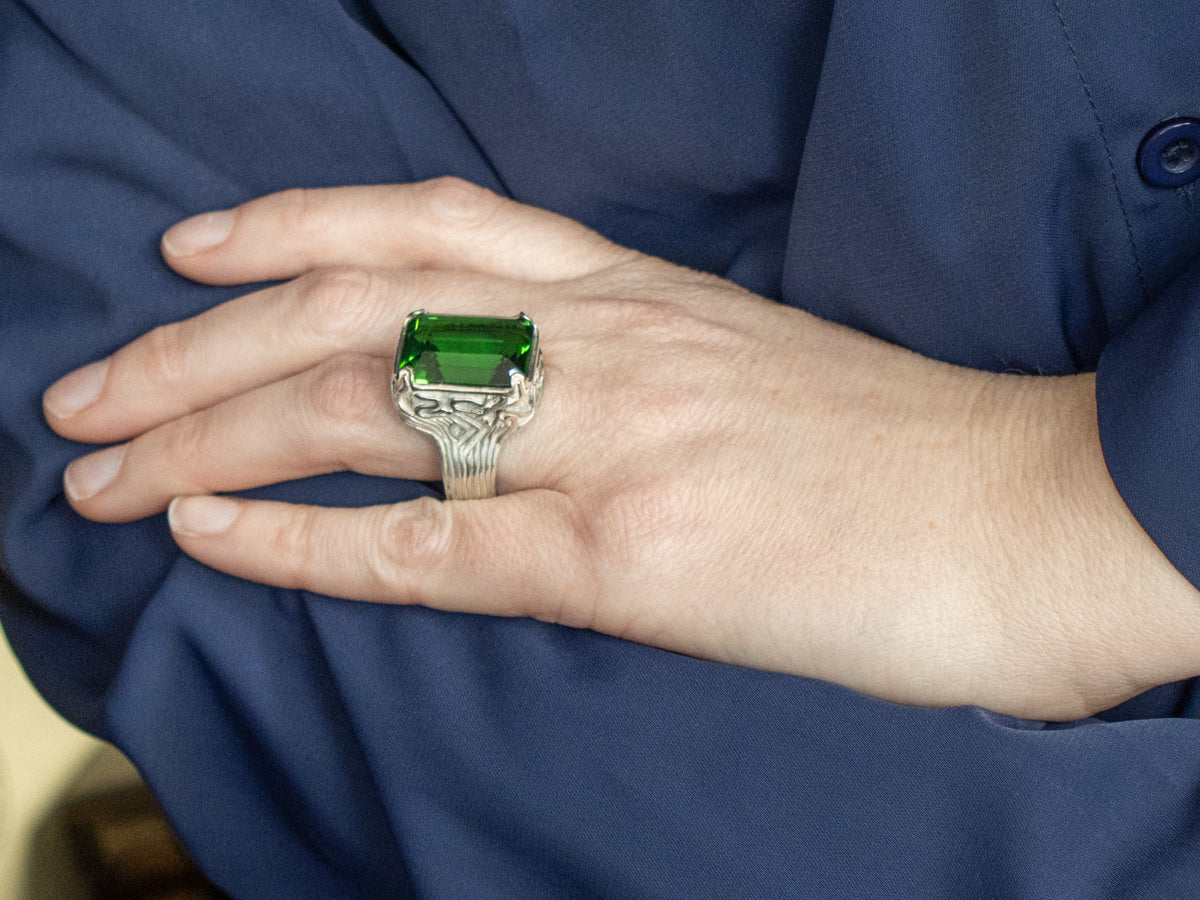 Sterling Silver Chrome Diopside Ring with Line Pattern Shank