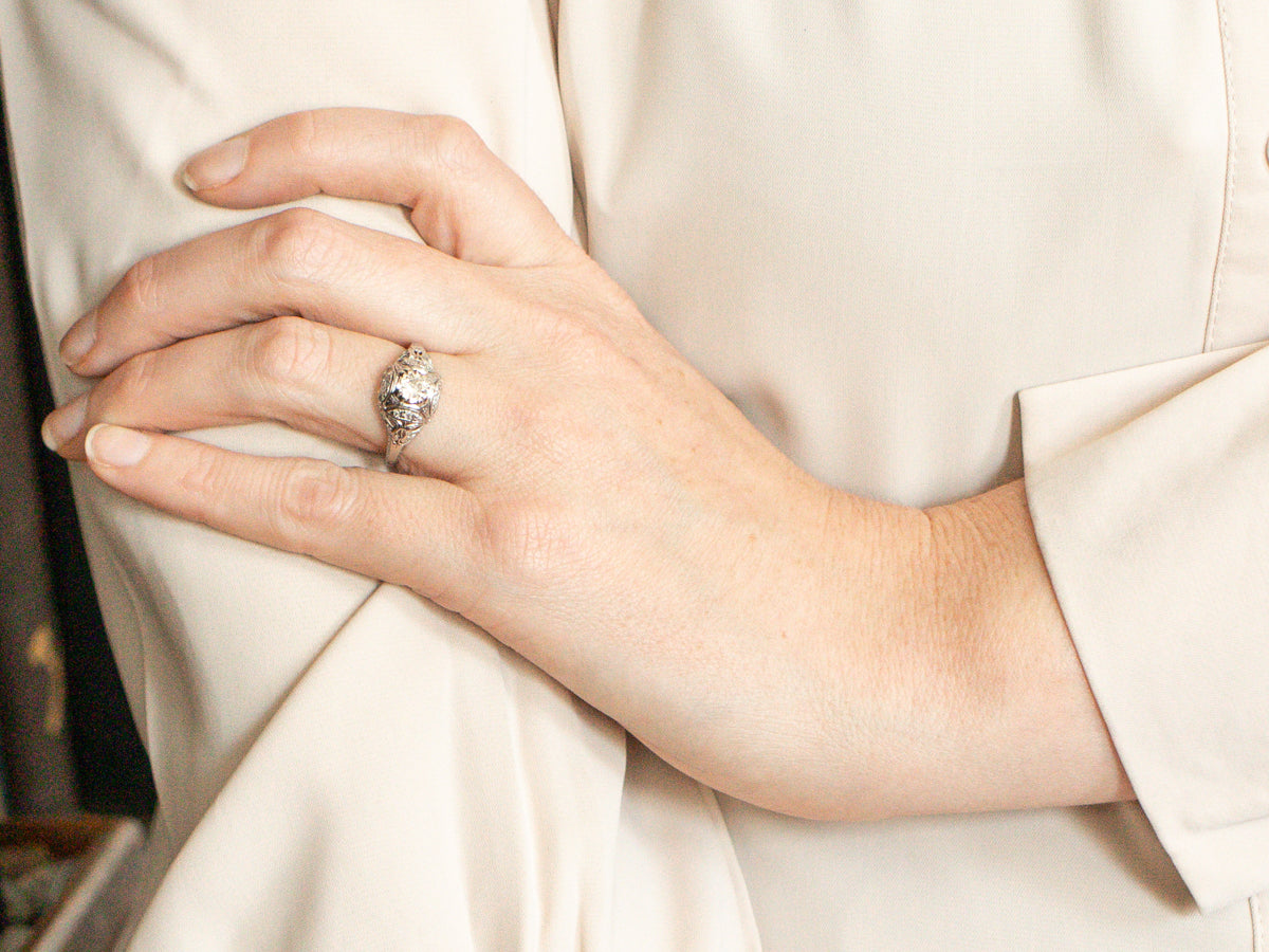 Anillo de compromiso Art Déco de diamantes de talla europea con detalles de diamantes