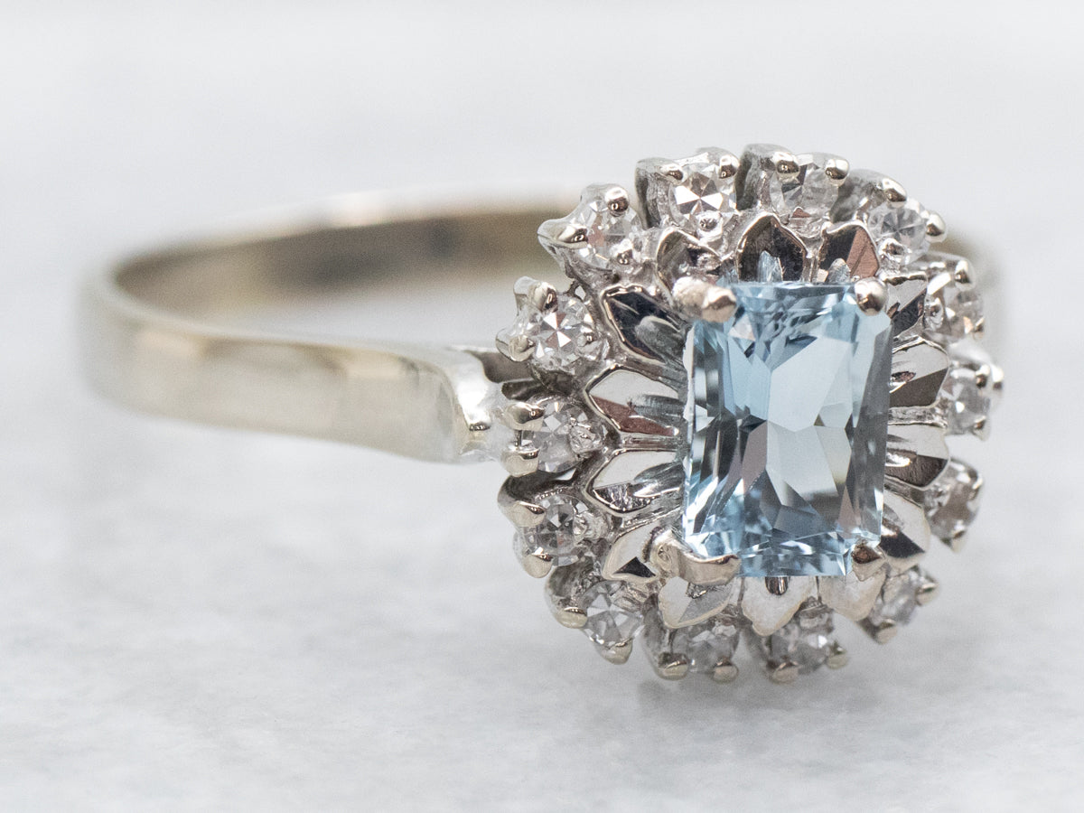 Anillo de oro blanco de 14 quilates con aguamarina de 0,5 quilates y halo de 14 diamantes de 0,14 quilates (VS) (H/I), talla 9