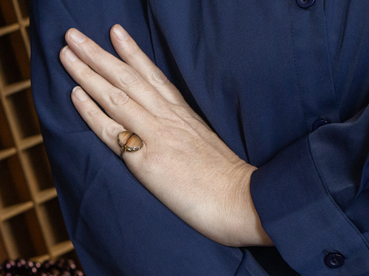 Anillo solitario de oro amarillo con ágata Montana