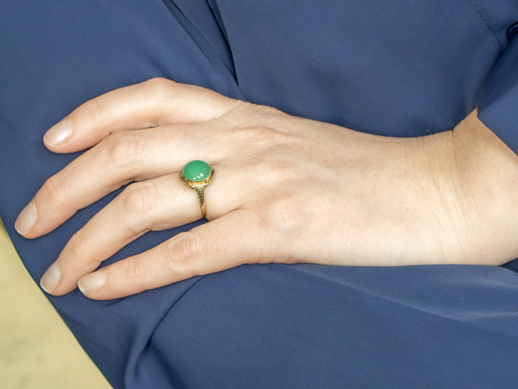 Antique Gold Chrysoprase Cabochon Filigree Ring