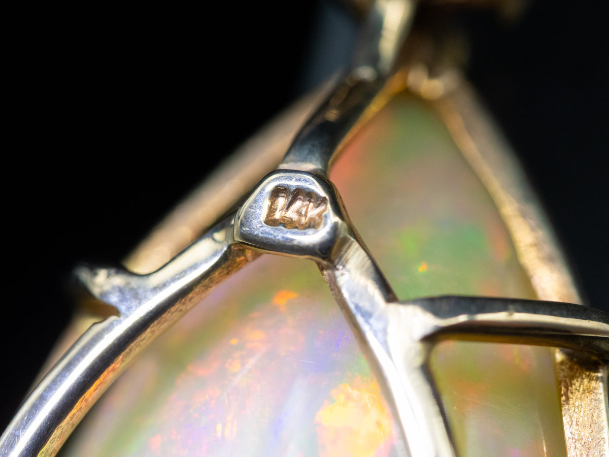 Cuarenta finos quilates: colgante de ópalo etíope único en su tipo con detalles de diamantes