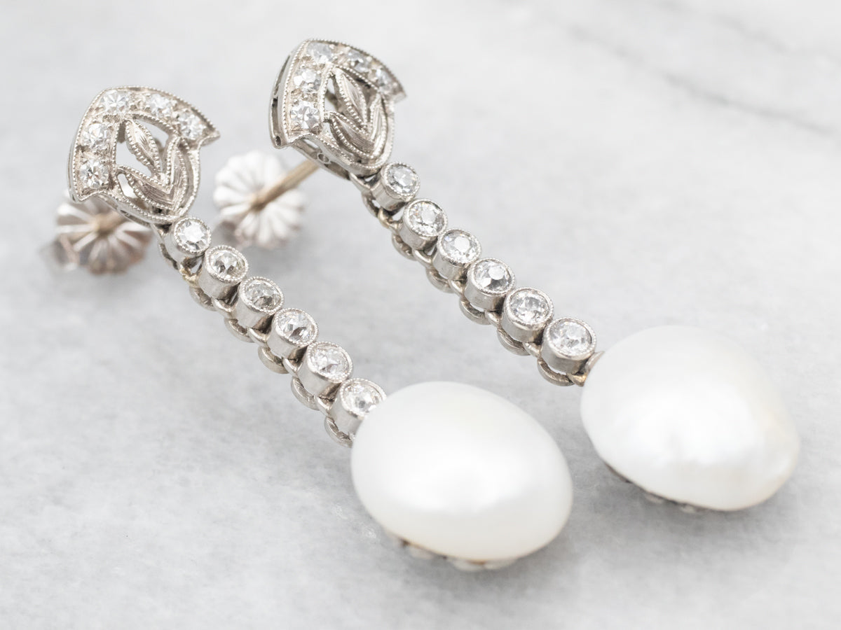 Pendientes colgantes de perlas y diamantes en oro blanco