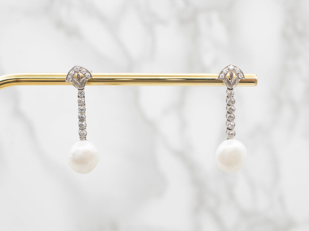 Pendientes colgantes de perlas y diamantes en oro blanco
