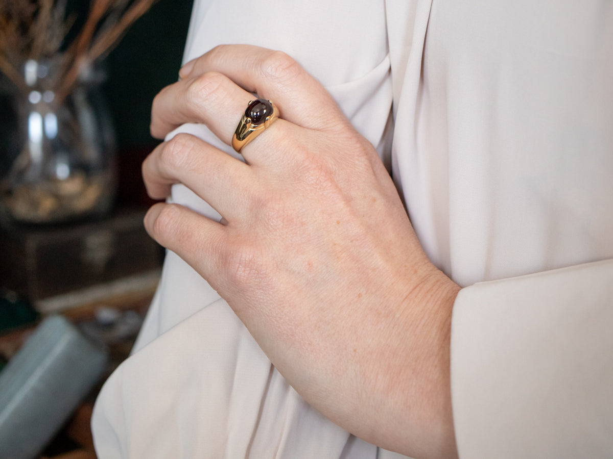 18K Yellow Gold Vintage Garnet Cabochon Solitaire Ring