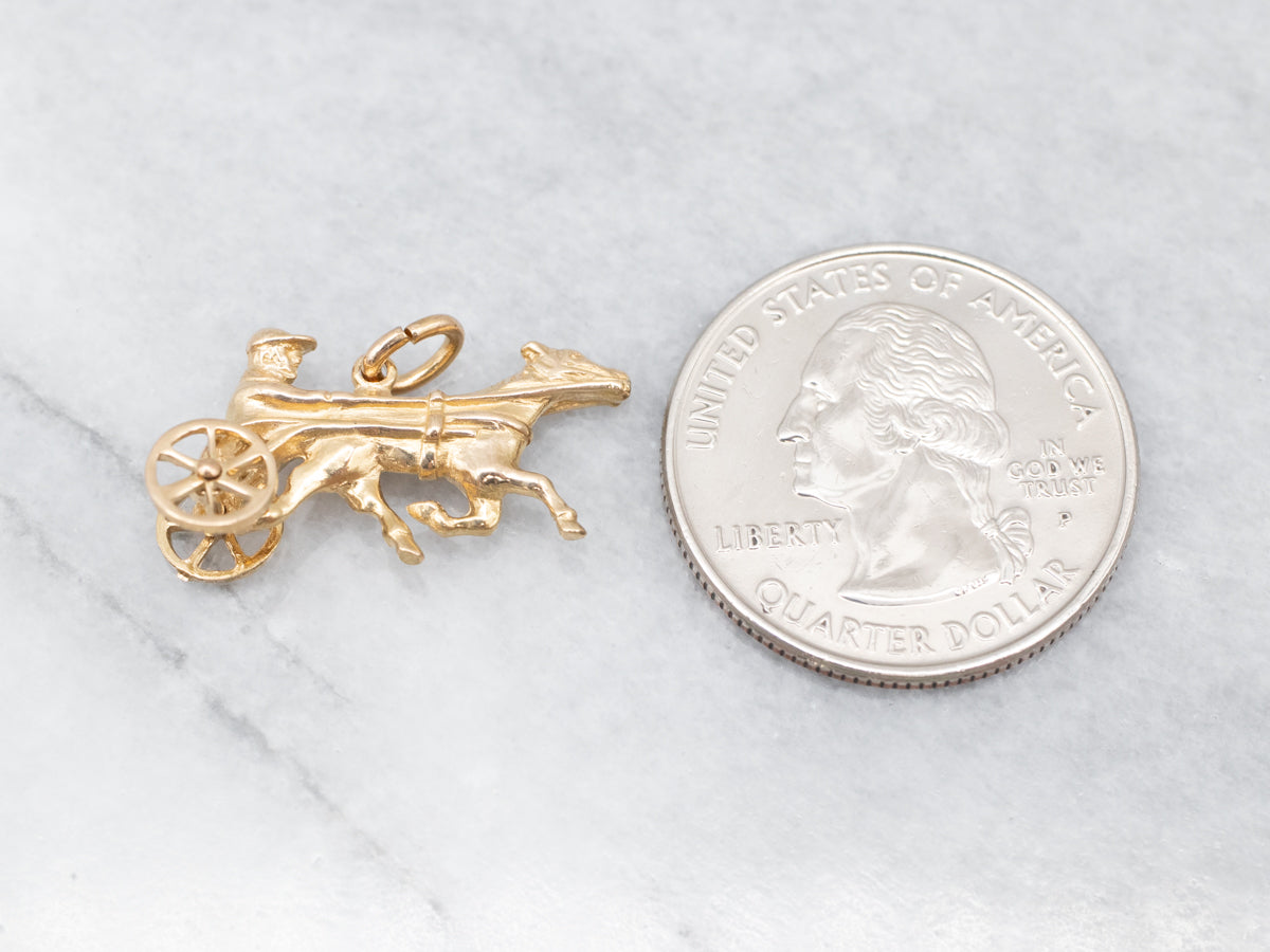 Charm dorado de corredor de caballos de Surrey