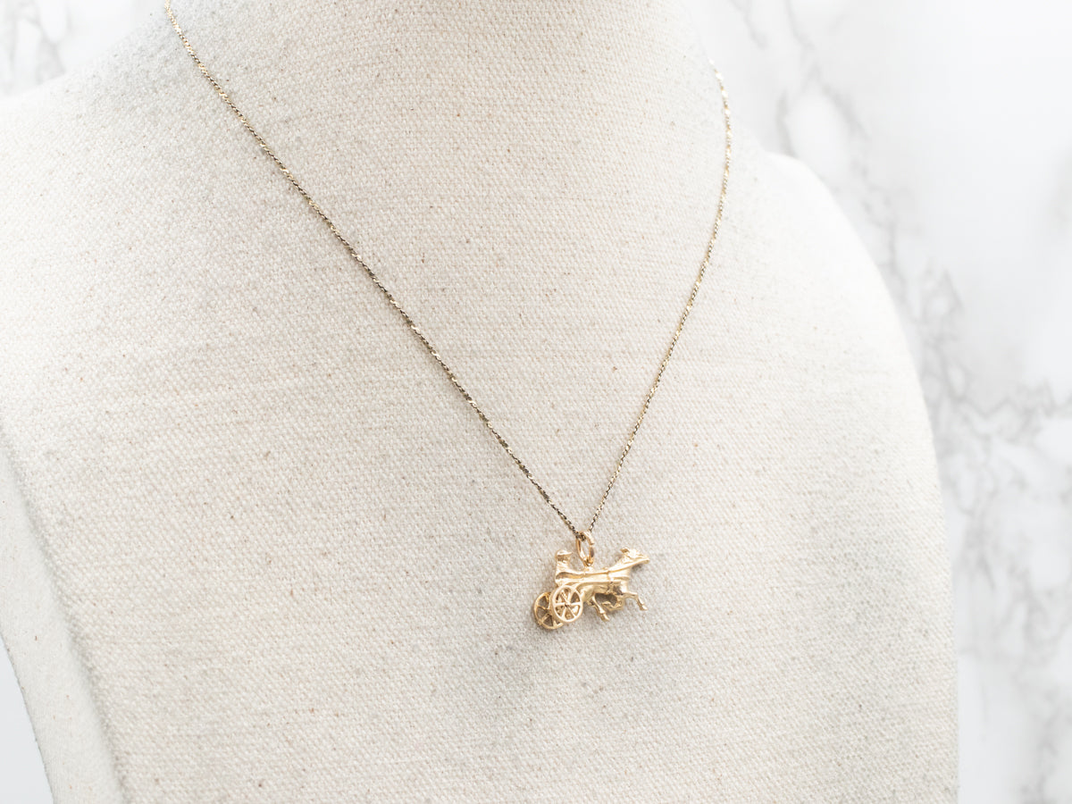 Charm dorado de corredor de caballos de Surrey