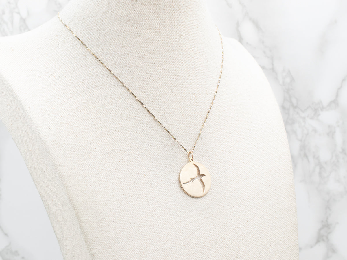 Colgante Disco Pájaro en Vuelo de Oro Amarillo