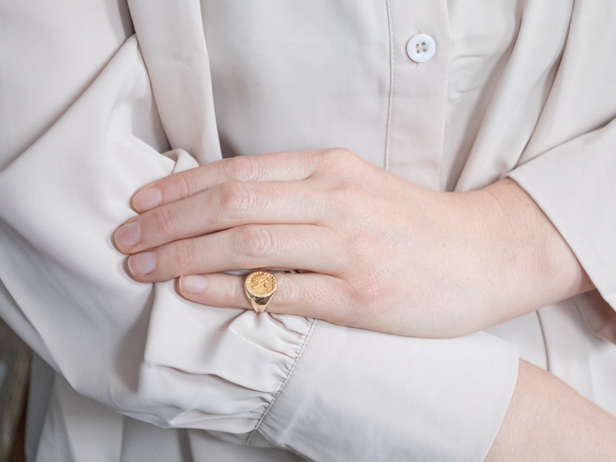 Anillo de sello con escudo familiar vintage