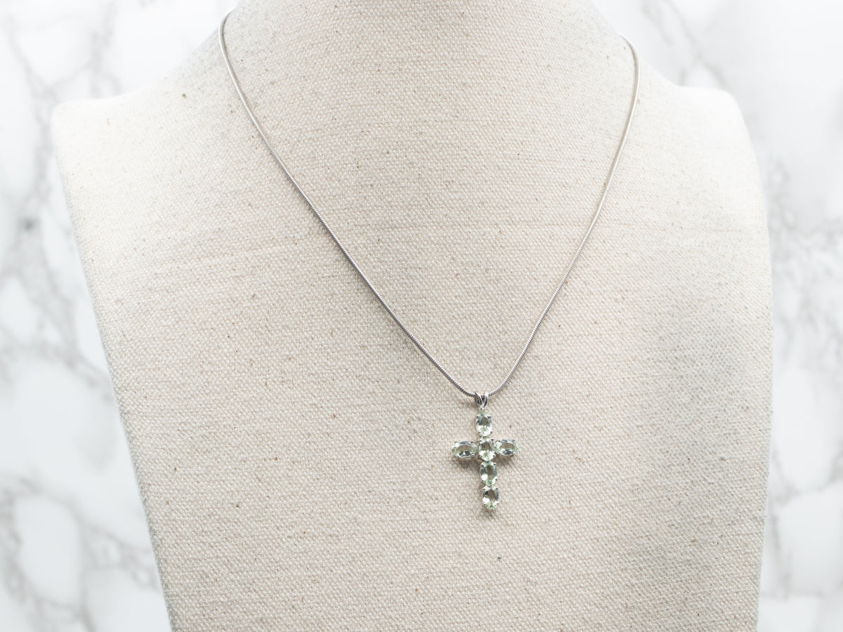 Colgante Cruz de Cuarzo Verde Prasiolita en Oro Blanco