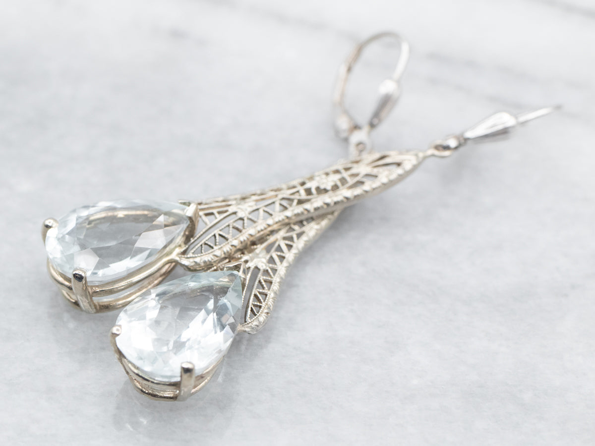 Pendientes colgantes de filigrana con topacio azul y oro blanco