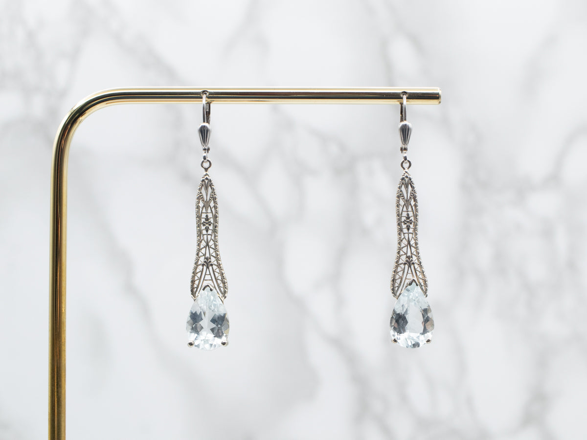 Pendientes colgantes de filigrana con topacio azul y oro blanco