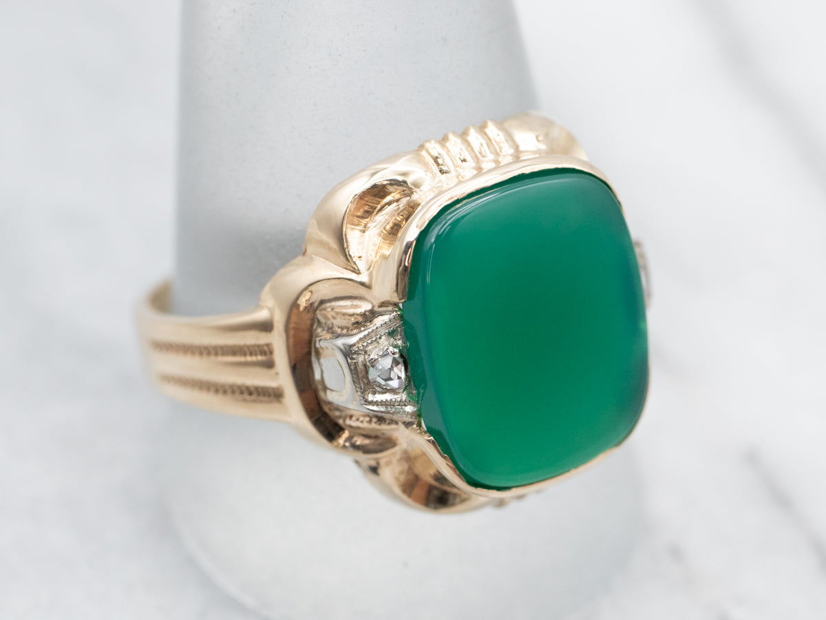 Fabuloso anillo Art Déco de ónix verde con detalles de diamantes