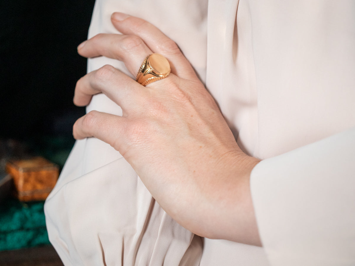 Unisex Ribbed Gold Signet Ring