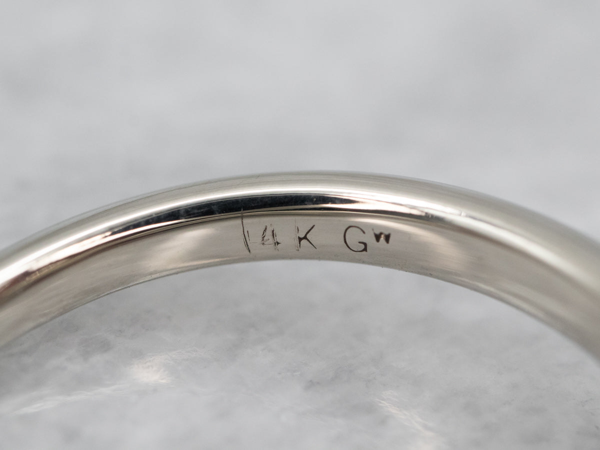 Elegante anillo con solitario de granate rodolita en oro de dos tonos