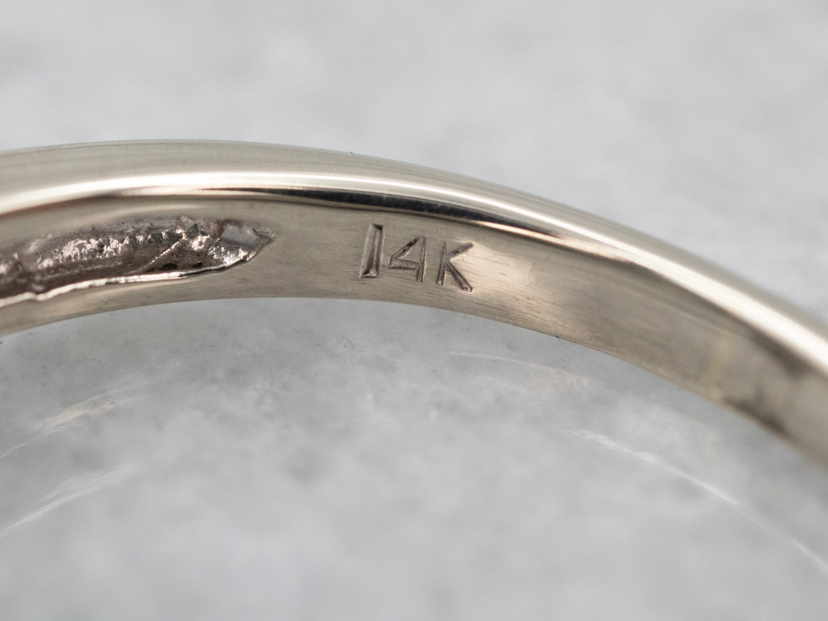 Anillo de diamantes y turmalina verde simplemente impresionante