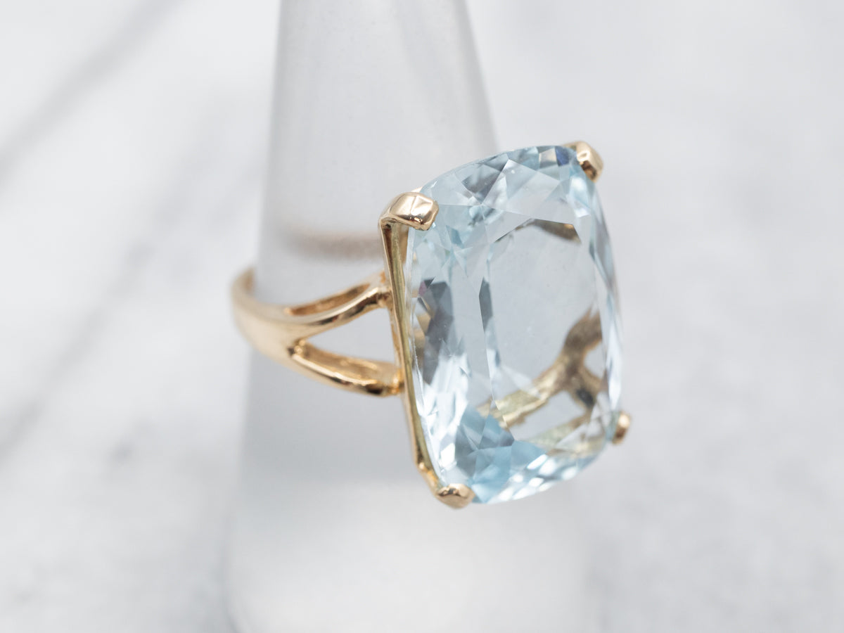 Exquisite Yellow Gold Aquamarine Solitaire Cocktail Ring