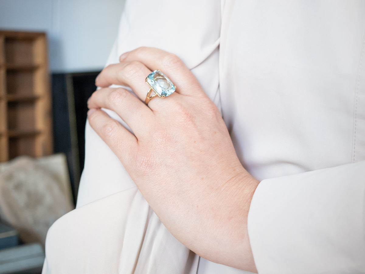 Exquisite Yellow Gold Aquamarine Solitaire Cocktail Ring