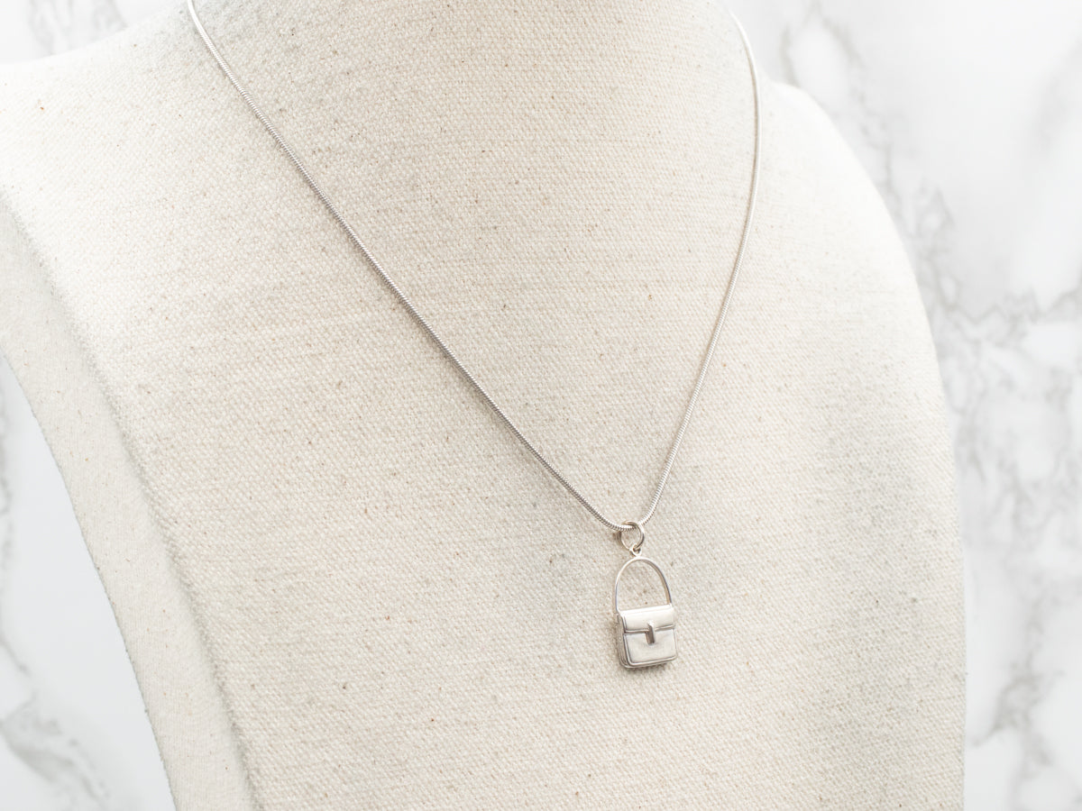 Lindo colgante para bolso en oro blanco