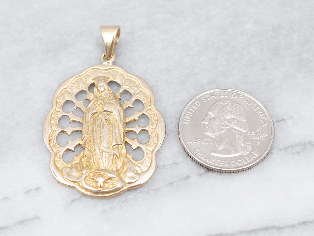 Colgante María Tradicional de Oro Amarillo