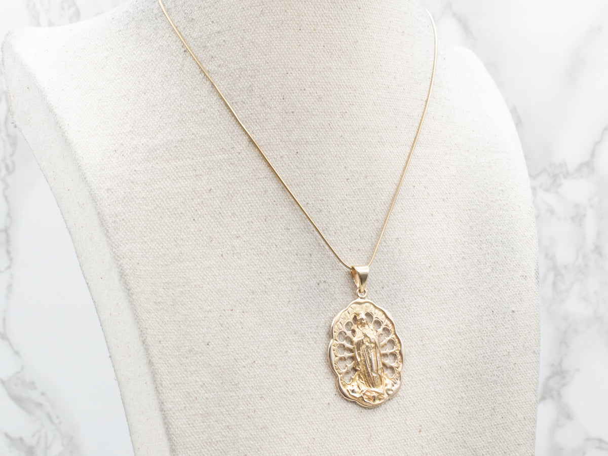 Colgante María Tradicional de Oro Amarillo
