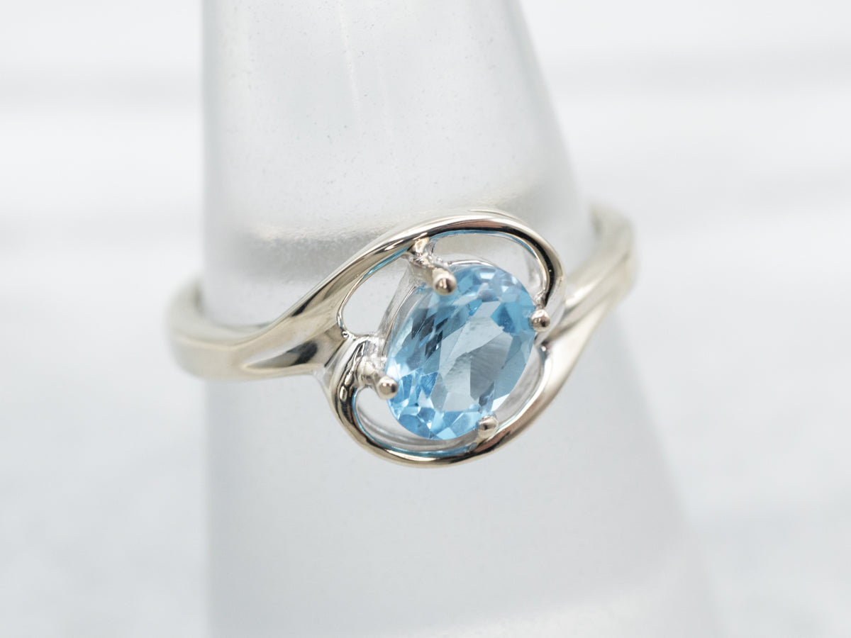 Anillo Bypass de topacio azul en oro blanco