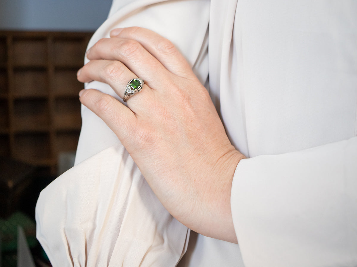 Luxurious White Gold Green Tourmaline Ring with Diamond Accents