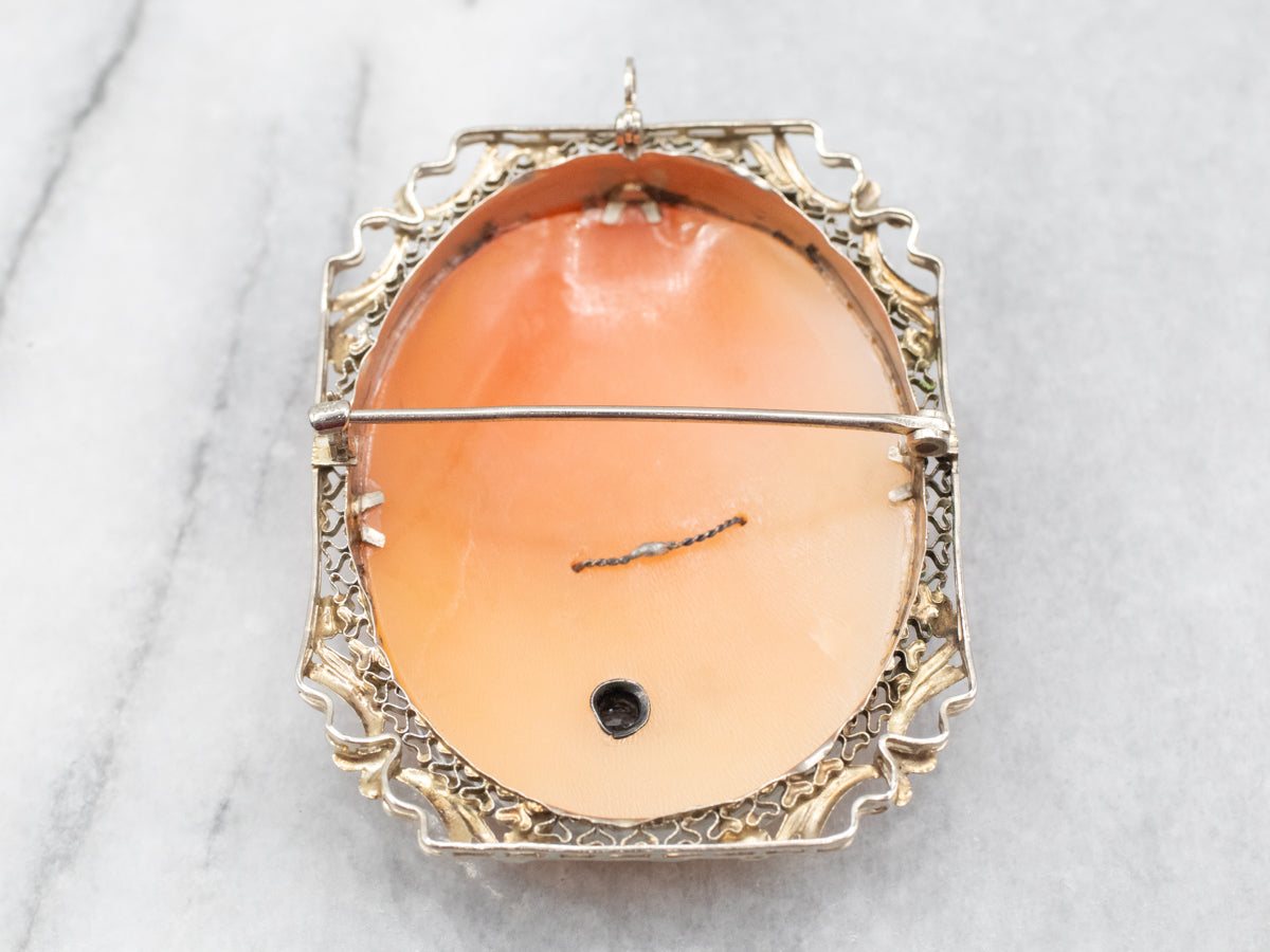 Broche o colgante clásico de camafeo de oro amarillo con detalles de diamantes