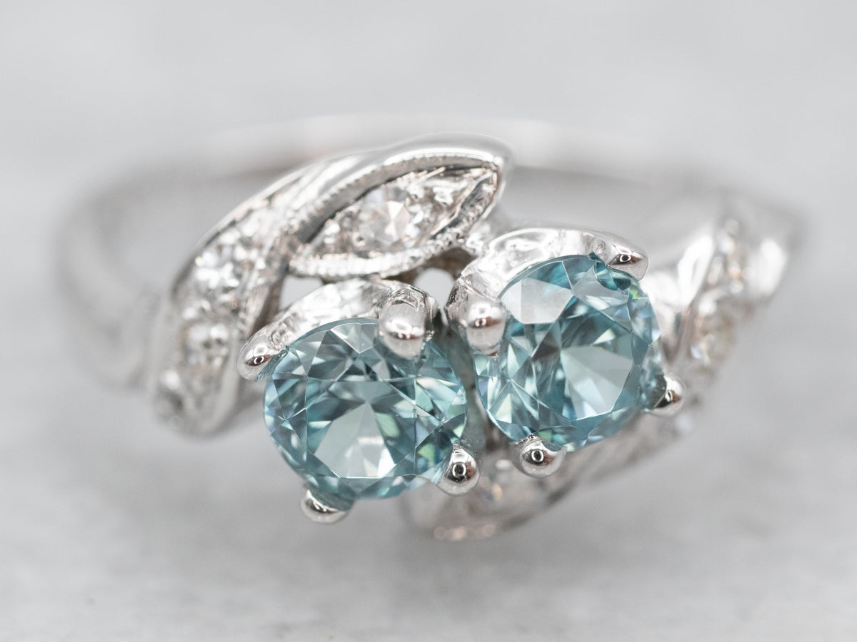 Anillo Bypass Toi et Moi de diamantes y circonitas azules