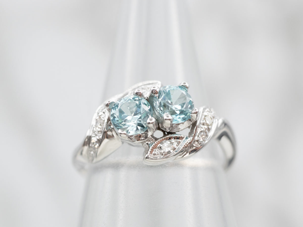 Anillo Bypass Toi et Moi de diamantes y circonitas azules