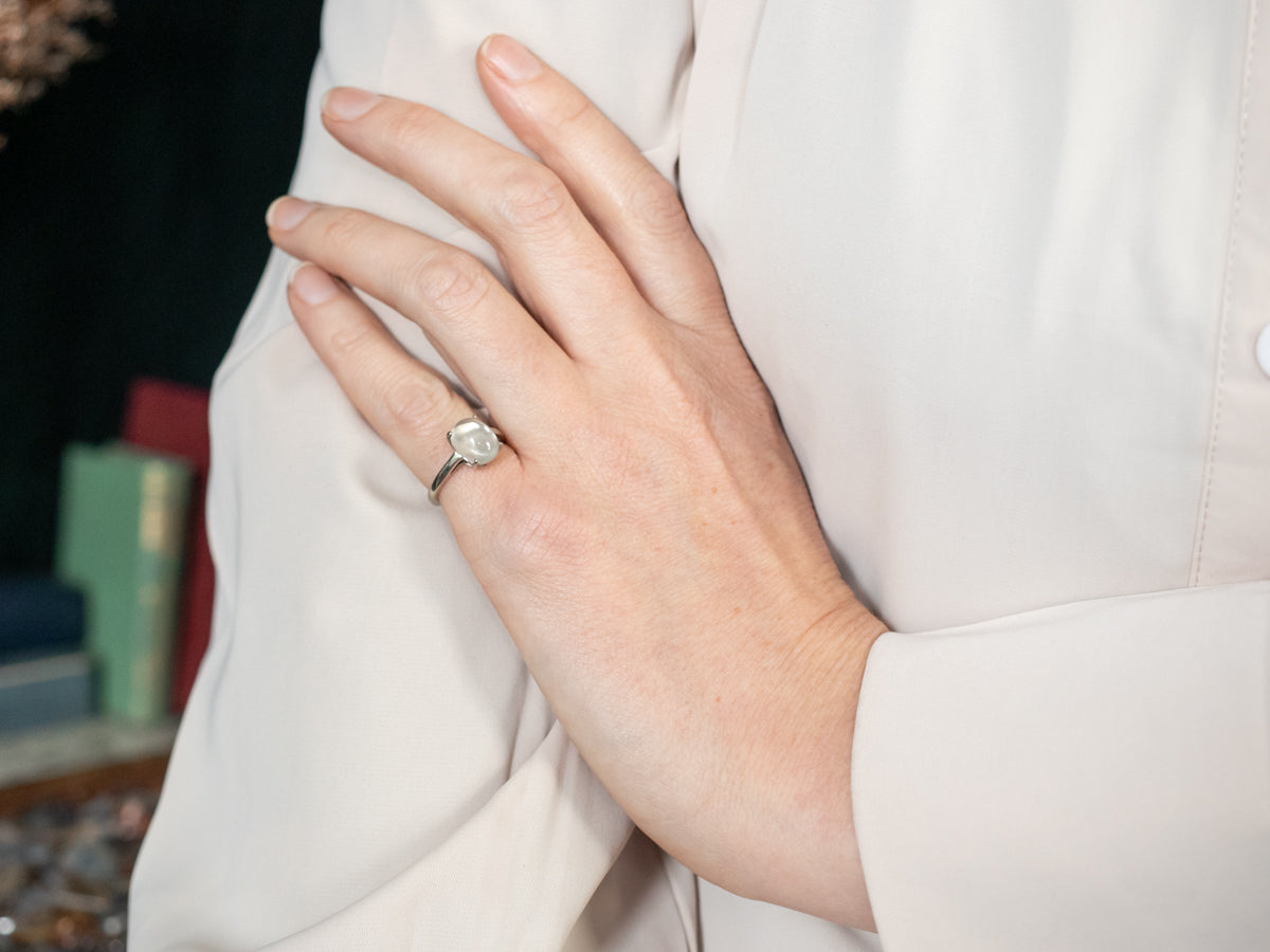 *RESERVADO* Anillo solitario de piedra lunar de oro blanco