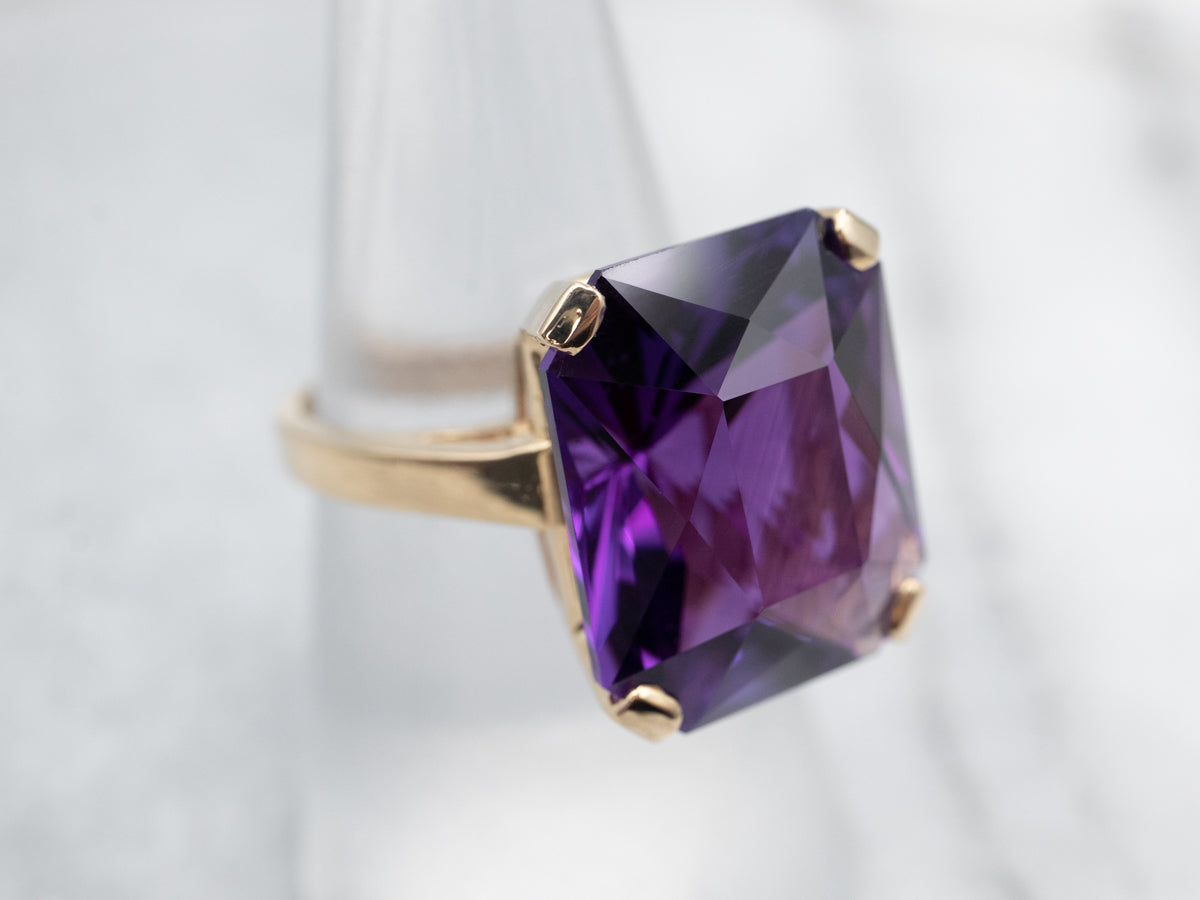 Exquisite Yellow Gold Amethyst Solitaire Cocktail Ring