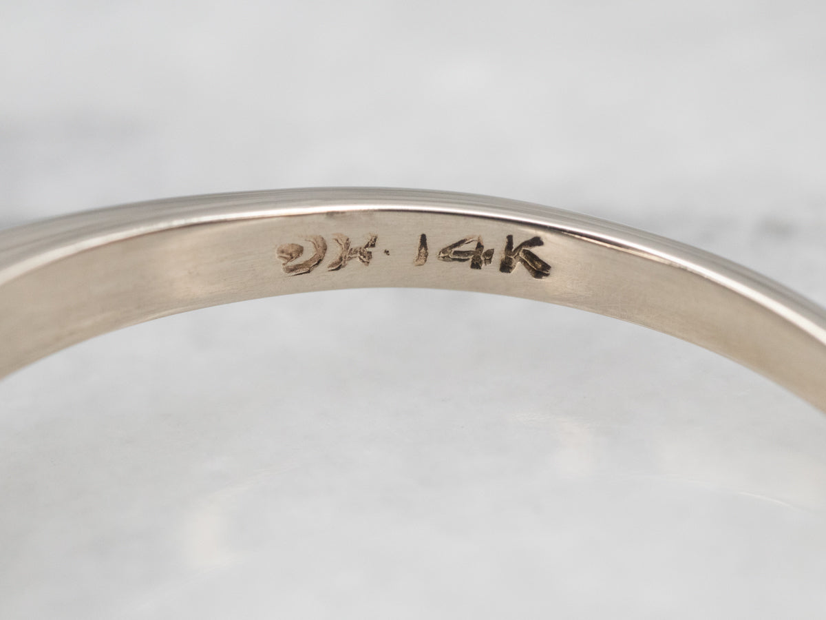 Anillo de compromiso de diamantes de talla marquesa