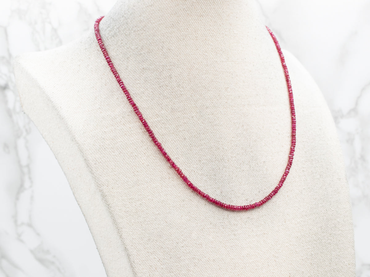 Collar de cuentas de hilo de rubí facetado con cierre de langosta