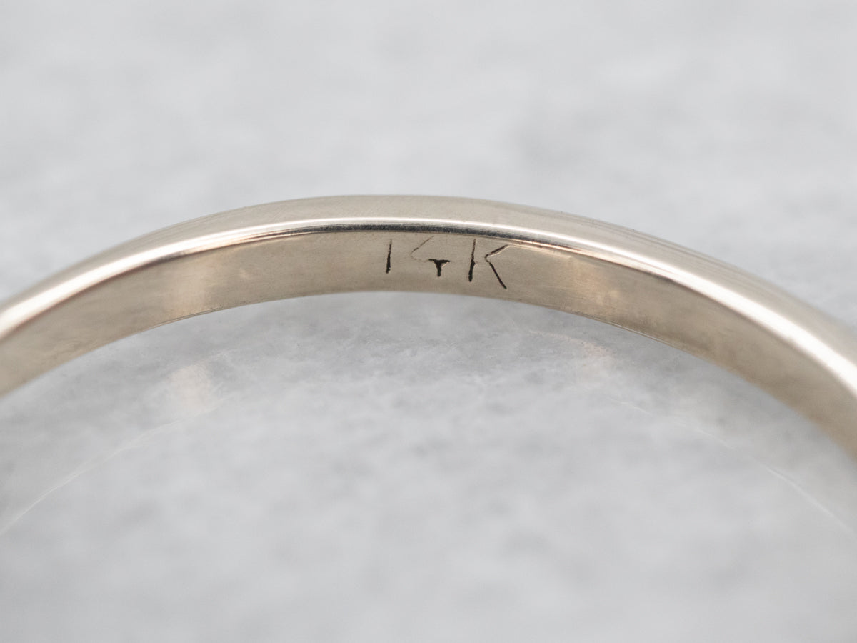 Elegante anillo de bodas de oro blanco con cinco piedras y diamantes