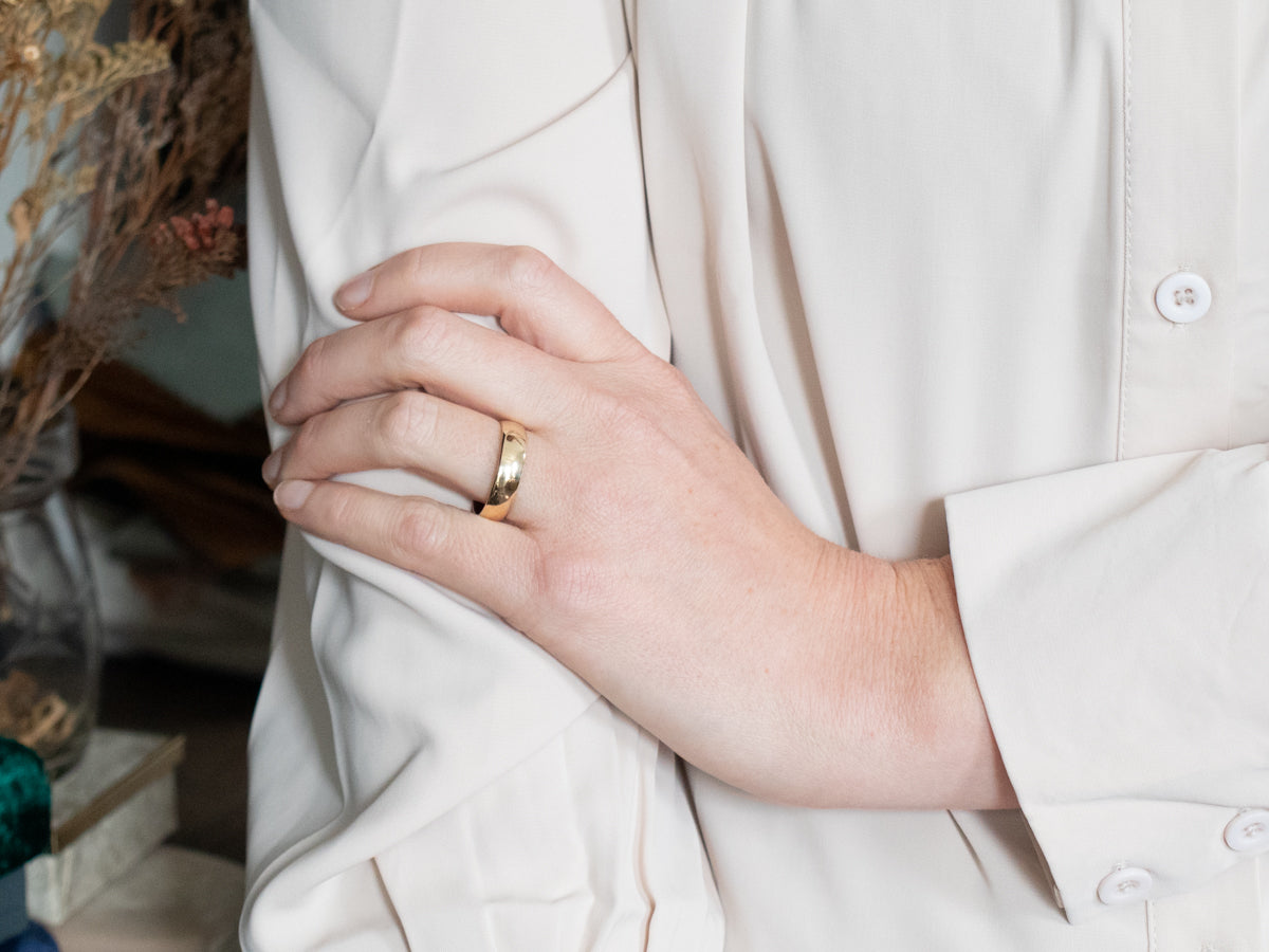 Unisex Plain Gold Wedding Band