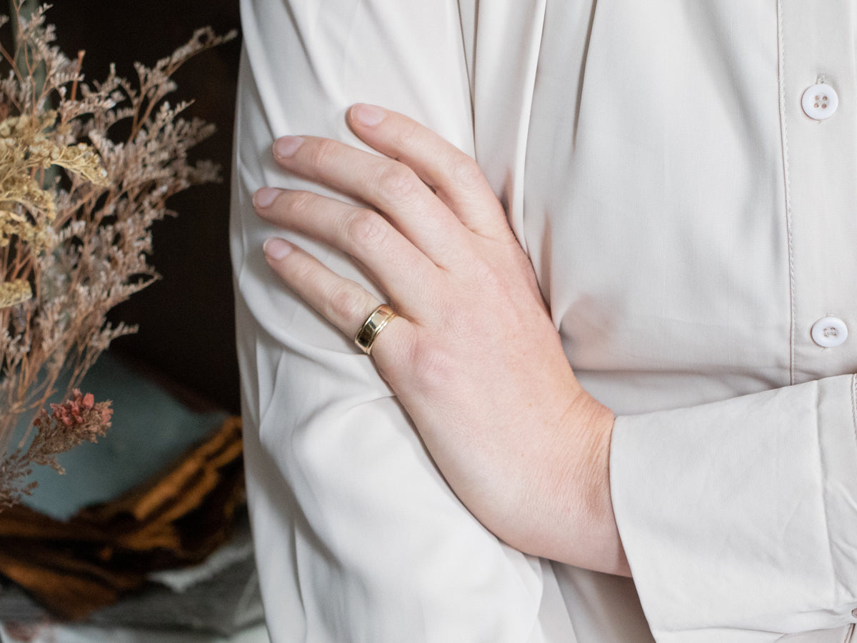 Art Carved Tri-Color Gold Unisex Wedding Band