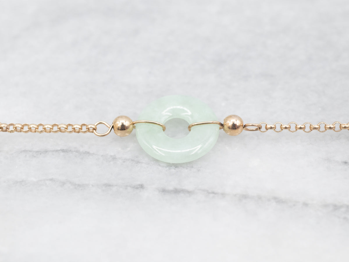 Collar de Jade en Oro Amarillo con Cierre de Mosquetón