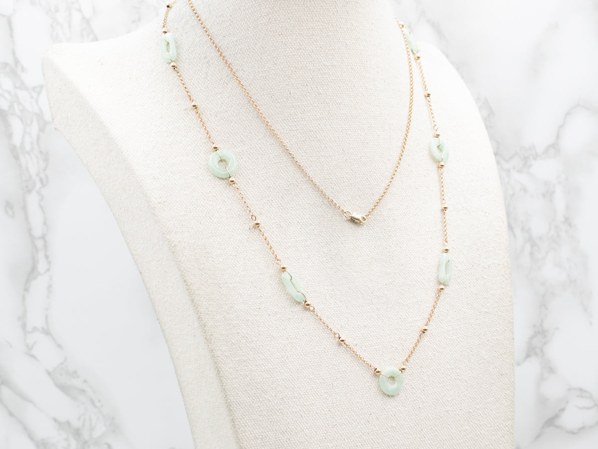 Collar de Jade en Oro Amarillo con Cierre de Mosquetón