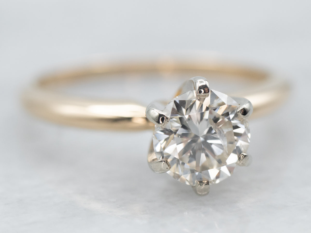 Anillo de compromiso con solitario de diamantes en dos tonos