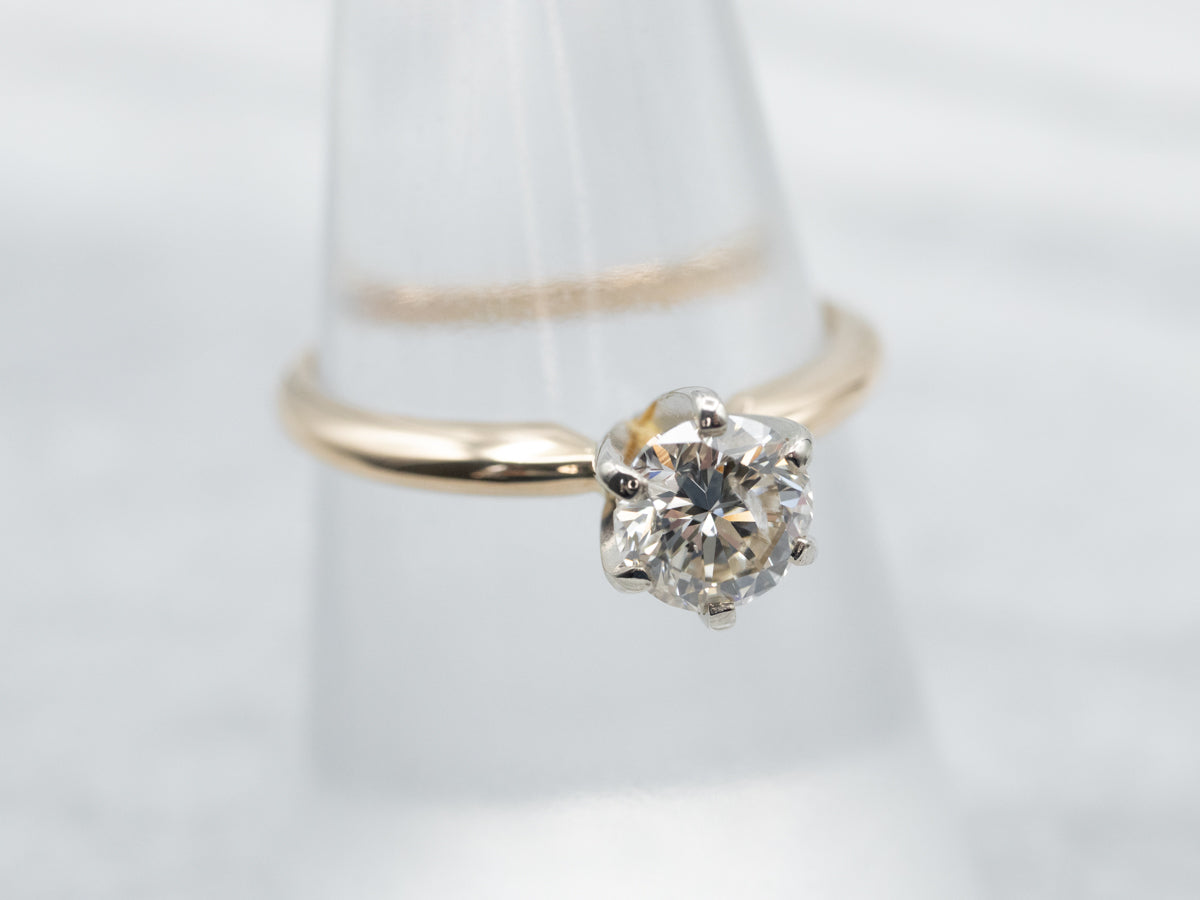 Anillo de compromiso con solitario de diamantes en dos tonos