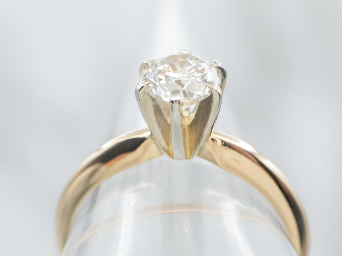 Anillo de compromiso con solitario de diamantes en dos tonos