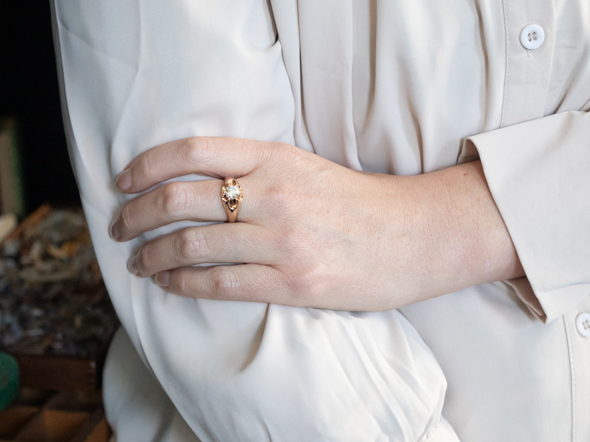 Anillo de compromiso unisex con solitario de diamantes y engaste Belcher