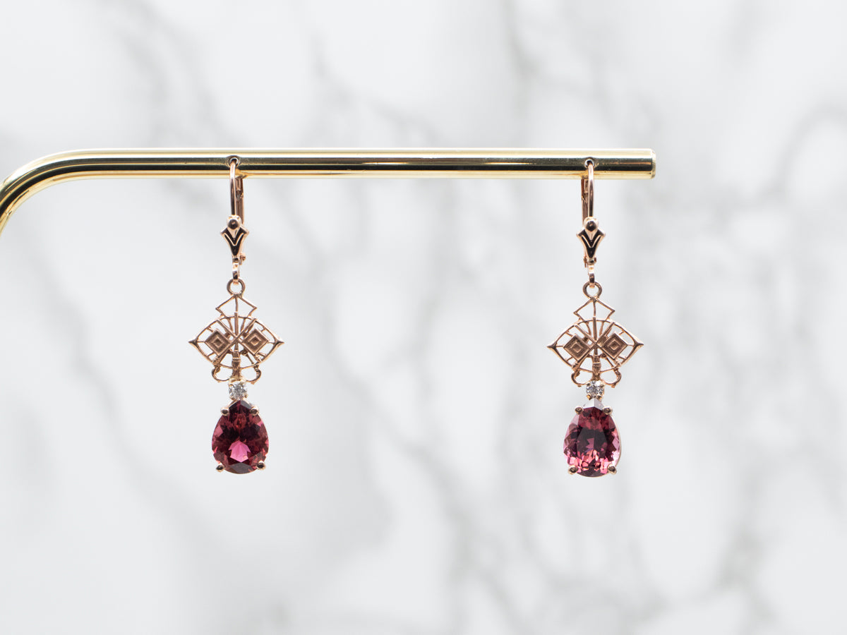 Pendientes colgantes de turmalina rosa en oro rosa con detalles de diamantes