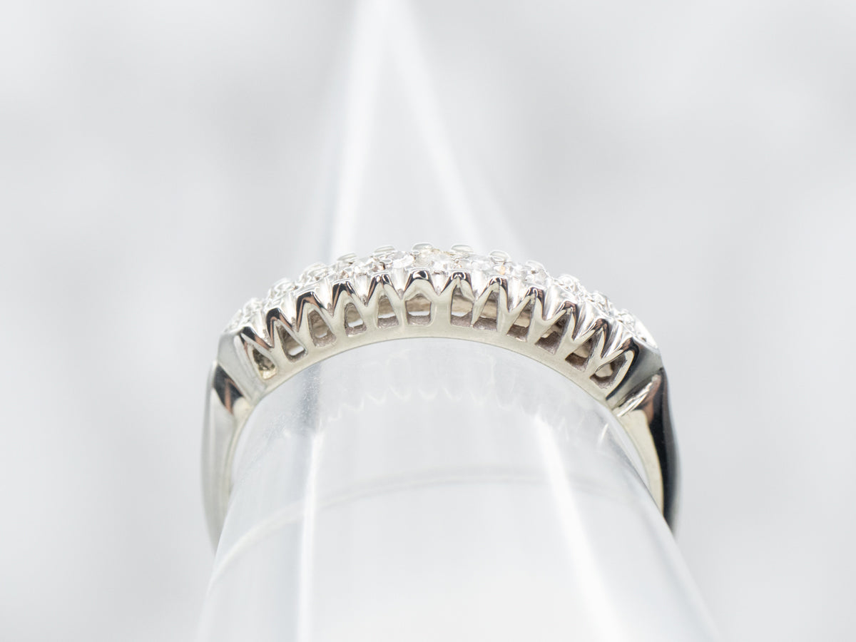 Alianza de boda de oro blanco con diamantes