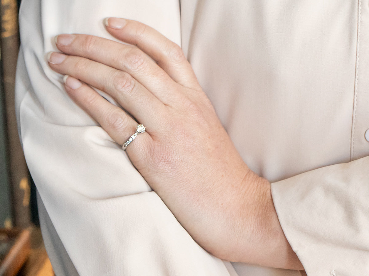 Stunning Round Brilliant Modern Diamond Engagement Ring