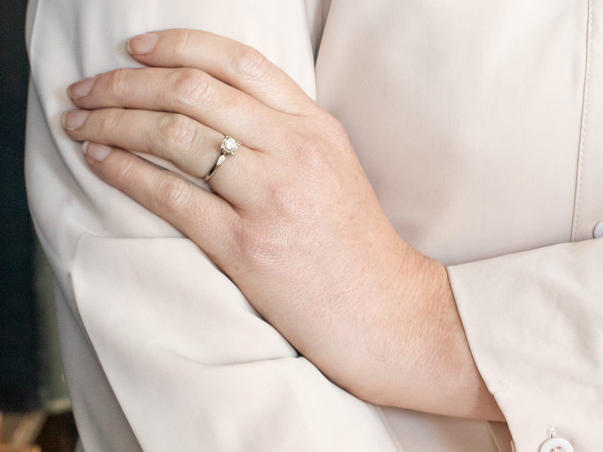 Anillo de compromiso con solitario de diamantes vintage