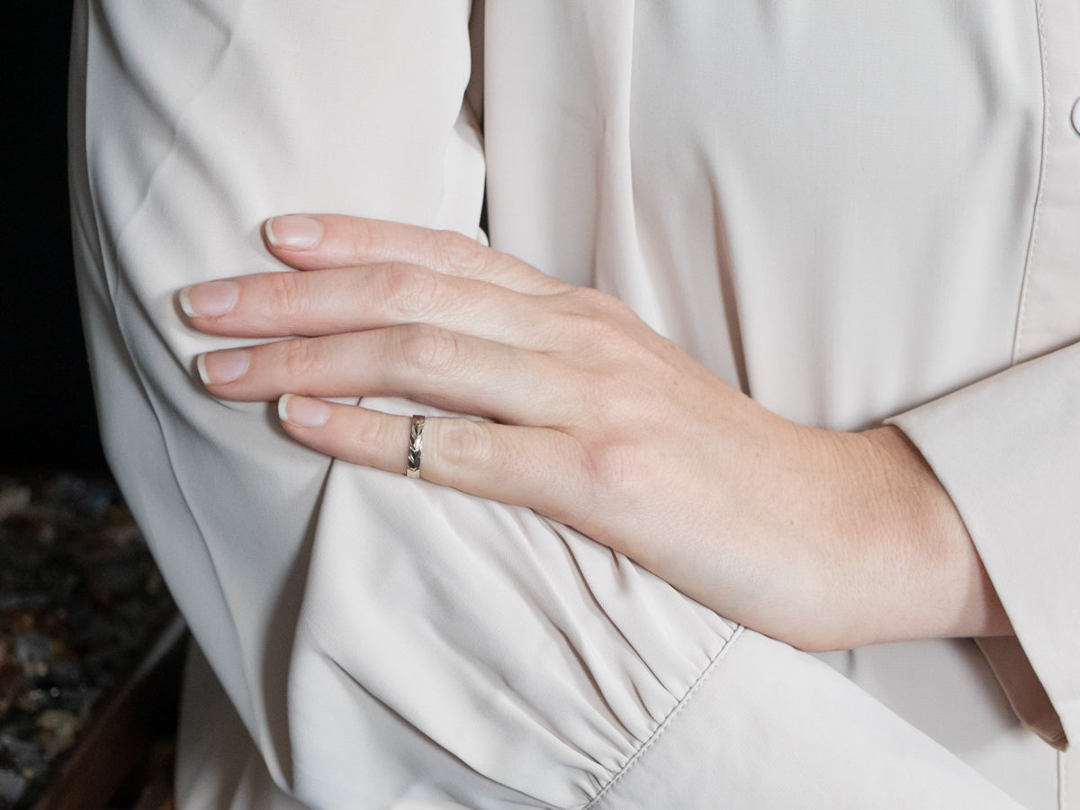 White Gold Wheat Pattern Mini Band