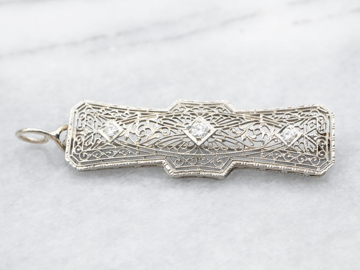 Broche o colgante de filigrana de diamantes de talla europea Art Déco de oro blanco
